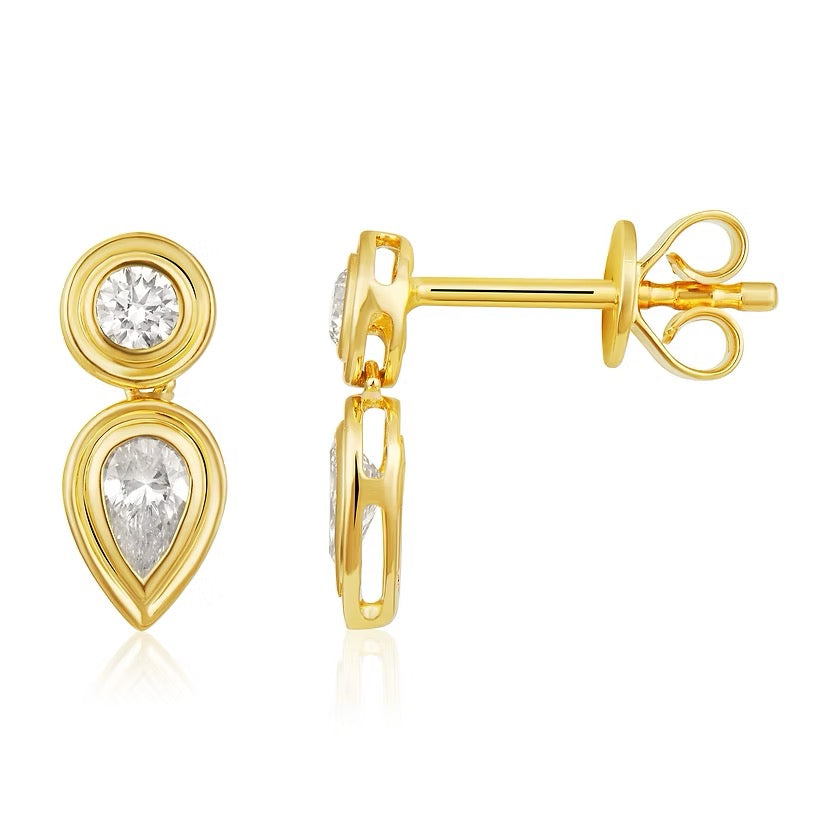 Yellow gold earrings featuring 2 diamonds each