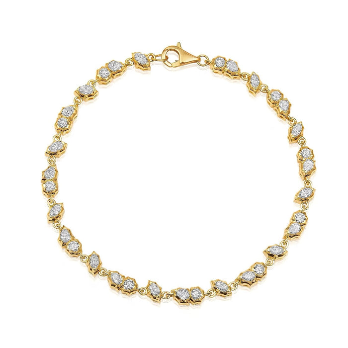 The Karat Concierge Regalia tennis bracelet in 14K yellow gold with alternating diamond shapes and a lobster clasp.