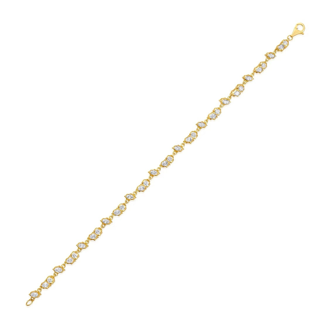 The Karat Concierge tennis bracelet in 14K yellow gold with alternating diamond shapes and a secure lobster clasp.