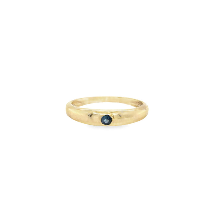 The Karat Concierge 14KT yellow gold signet ring featuring a small round blue sapphire gemstone